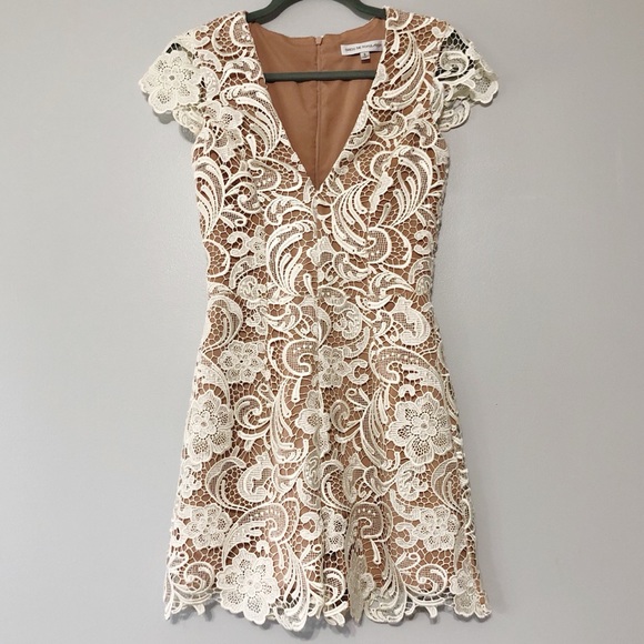 Dress the Population Juliette Plunge Lace Romper - Picture 2 of 7